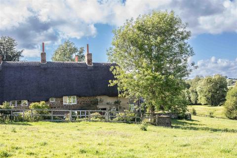 4 bed property, in Upper Tadmarton, £800,000