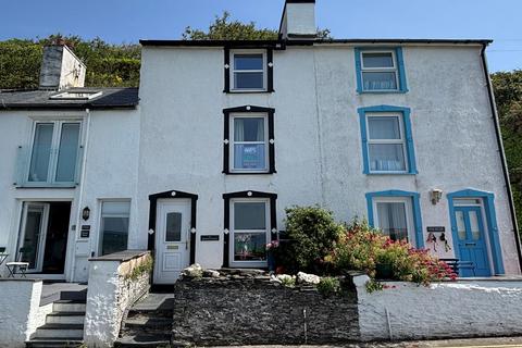 2 bed property, in Aberdyfi LL35, £195,000