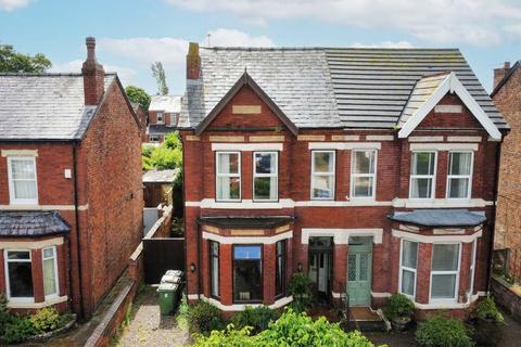 4 bed property, in Walnut Street, £300,000