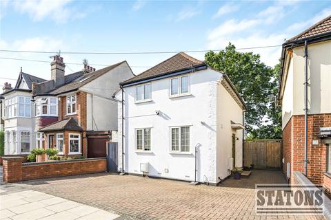 3 bed property, in Queens Avenue, £850,000