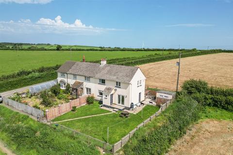 3 bed property, in Nr Buckland Brewer, £325,000