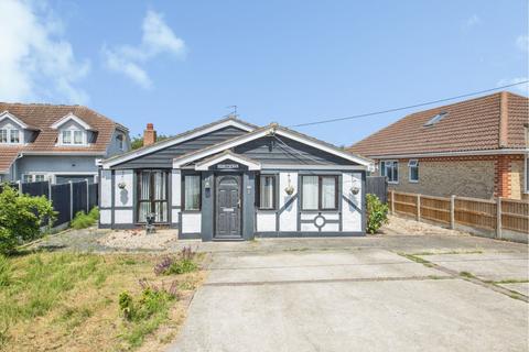 2 bed property, in Oakmead Road, £325,000