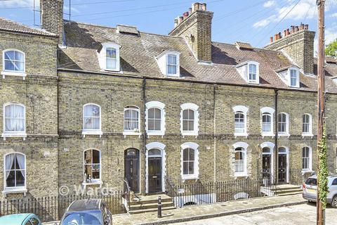 2 bed property, in The Terrace, £270,000