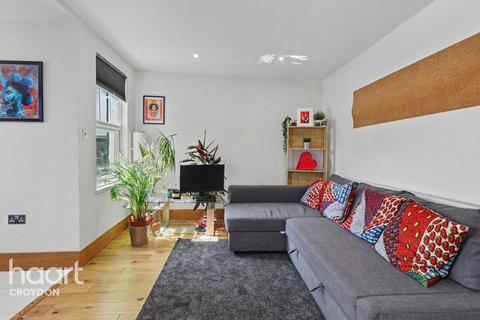 1 bed property, in Selsdon Road, £220,000