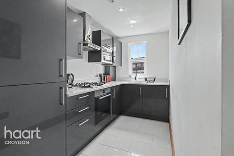 1 bed property, in Selsdon Road, £220,000