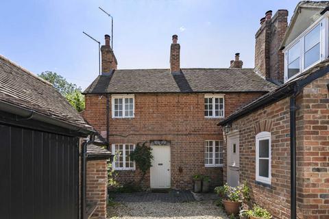 3 bed property, in Oxford OX44, £450,000