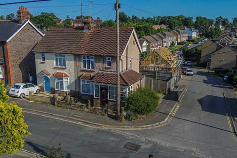 3 bed property, in Petlands Road, £400,000