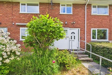 3 bed property, in Edlogan Way, £175,000