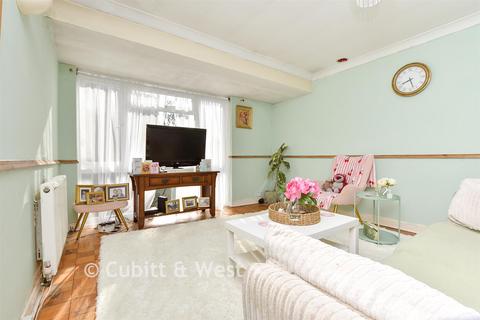 2 bed property, in Gander Green Lane, £300,000