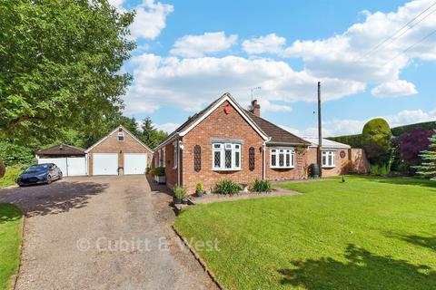 3 bed property, in Coolham Road, £800,000