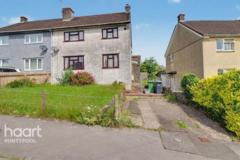 3 bed property, in Hillside Drive, £190,000