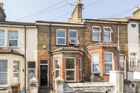 2 bed property, in Lumsden Terrace, £270,000