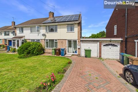 3 bed property, in Churchfield Close, £240,000