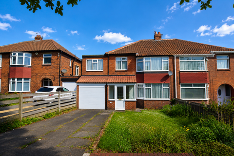 5 bed property, in Kenton Lane, £275,000