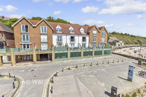 1 bed property, in The Stade, £220,000