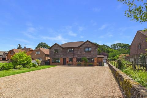 5 bed property, in Ox Lane, £900,000