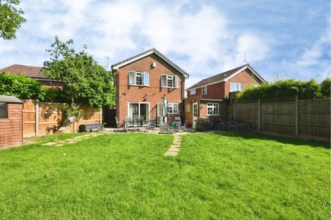 3 bed property, in Sylvandale, £585,000