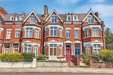 1 bed property, in Hoveden Road, £165,000
