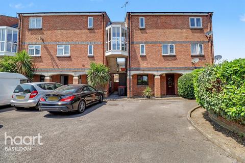 1 bed property, in Calvert Drive, £160,000