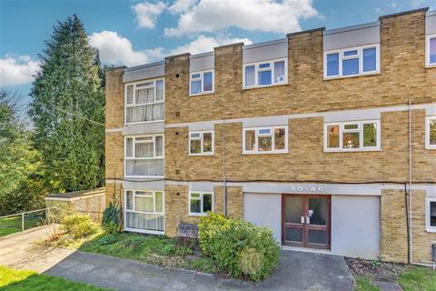 1 bed property, in South Terrace, £120,000