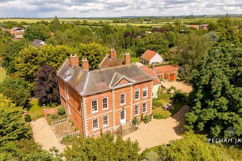 7 bed property, in Town Street, £900,000