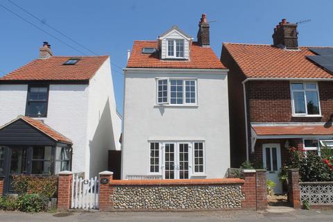 3 bed property, in Detached Coastal Three Bedroom Cottage in Beeston Common, £425,000