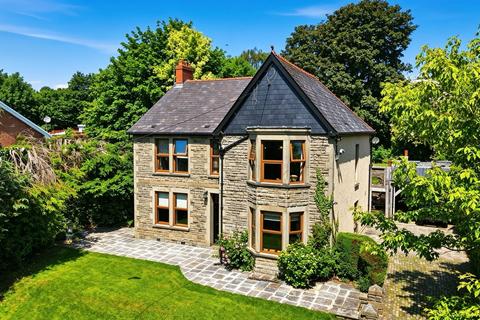 4 bed property, in Bloomfield Road, £700,000
