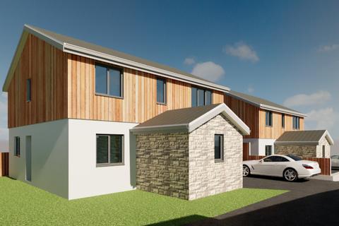 Land, in Mawla, £200,000