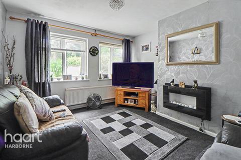 1 bed property, in Cromwell Lane, £110,000