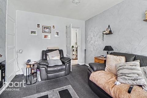 1 bed property, in Cromwell Lane, £110,000