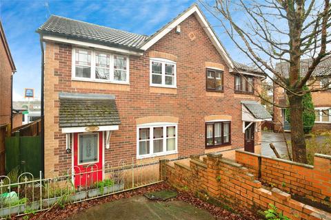 3 bed property, in Lovage Close, £260,000