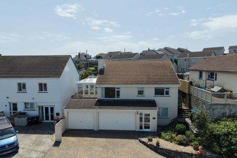 3 bed property, in Perranporth, £395,000