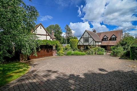 4 bed property, in Lyndale House, £825,000