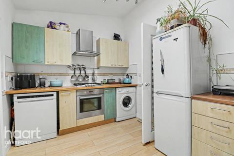 2 bed property, in St Martins Road, £325,000
