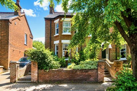 4 bed property, in Chiltern Road, £1,500,000