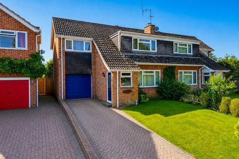 4 bed property, in Laurel Close, £500,000