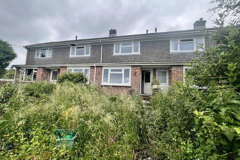 1 bed property, in 4 The Close, £100,000