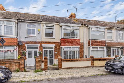 3 bed property, in Stanley Avenue, £340,000