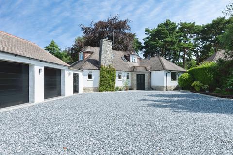 4 bed property, in Cresta Gardens, £600,000