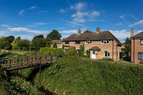 3 bed property, in Skipwith Road, £375,000
