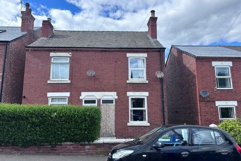 2 bed property, in Queen Street, £91,000