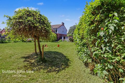 2 bed property, in Hassall Road, £280,000