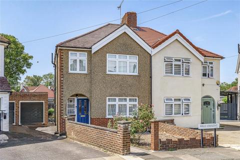 3 bed property, in Wills Crescent, £650,000