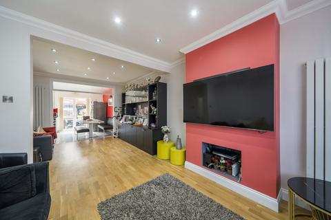 3 bed property, in Summit Avenue, £600,000