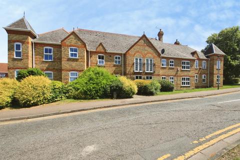 1 bed property, in Lavenham Court, £70,000