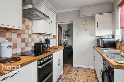 2 bed property, in C Row, £140,000