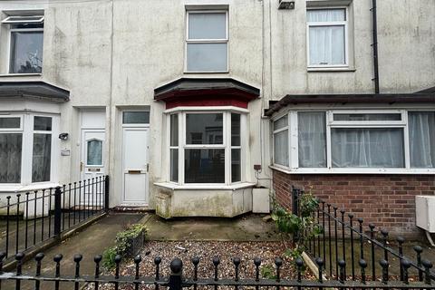 2 bed property, in Florence Avenue, £65,000