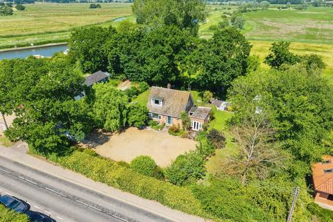 3 bed property, in Ludham Bridge, £450,000