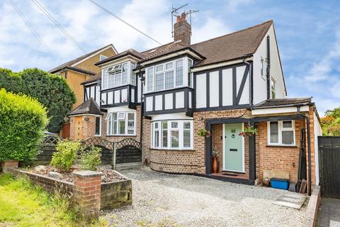 4 bed property, in Ashfield Avenue, £690,000
