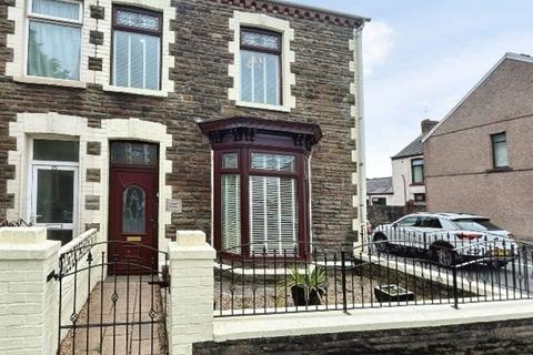 4 bed property, in Ynys Street, £215,000